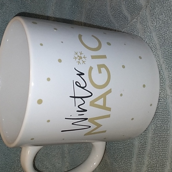 Large 25oz MINNIE MOUSE "WINTER MAGIC" MUG - Picture 2 of 7